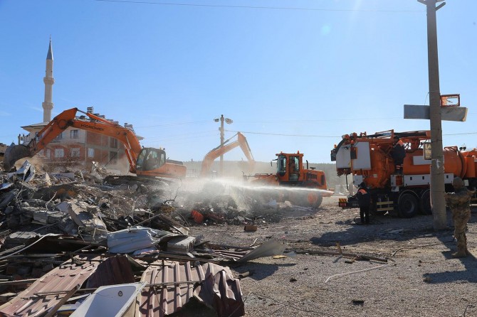 Elazığ'daki 6,8'lik depremde ağır hasar alan bin 159 yapı yıkıldı