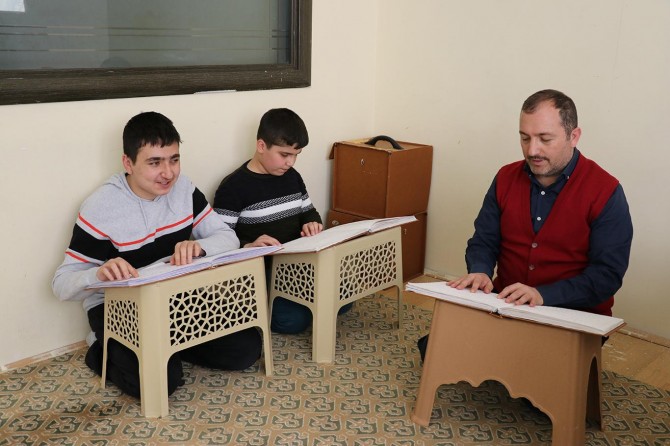 Görme engellilerin hafızlık aşkı imrendiriyor
