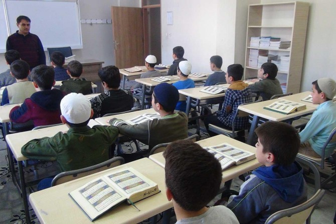 Adıyaman Bölge Yatılı Kur'an Kursu'na gelen öğrenciler "Kur'an muhafızı" olarak yetişiyor