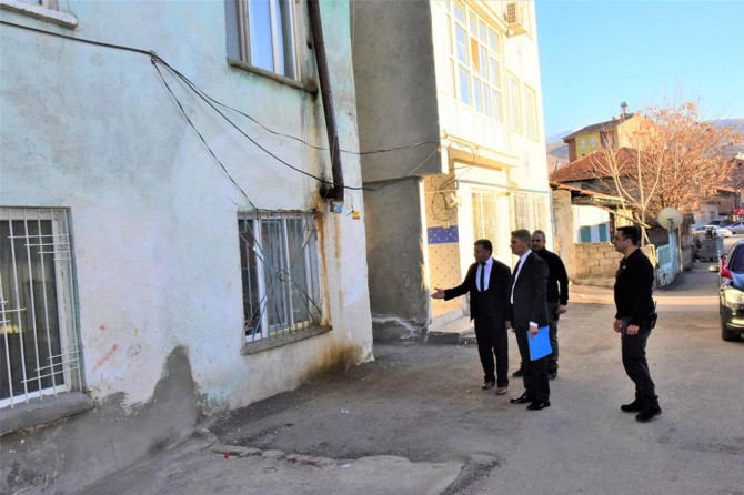 Malatya Valisi Aydın Baruş, deprem bölgesindeki ziyaretlerini sürdürüyor