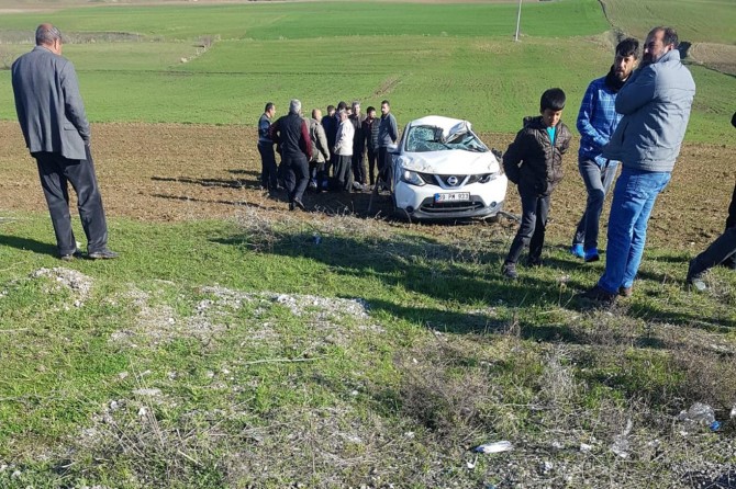 Emniyet kemeri takılı olmayan sürücü camdan fırladı