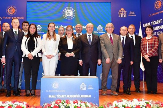 Bakan Pekcan: "Vatandaşlara ücretsiz sanal ticaret eğitimleri başlıyor"