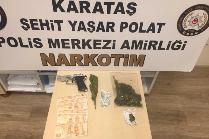 Gaziantep'te uyuşturucuyu klozete dökmek isterken yakalandılar