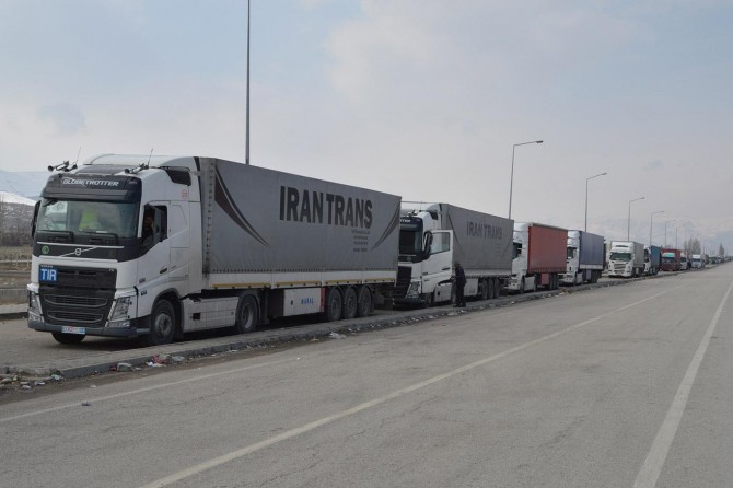 Gürbulak'ta 3 bin 500 ton yumurta bekletiliyor