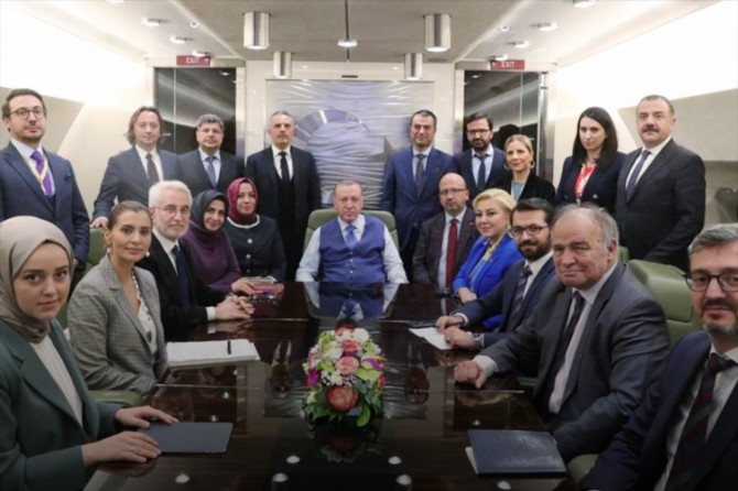 Cumhurbaşkanı Erdoğan, Rusya ziyareti dönüşü gazetecilerle söyleşi gerçekleştirdi