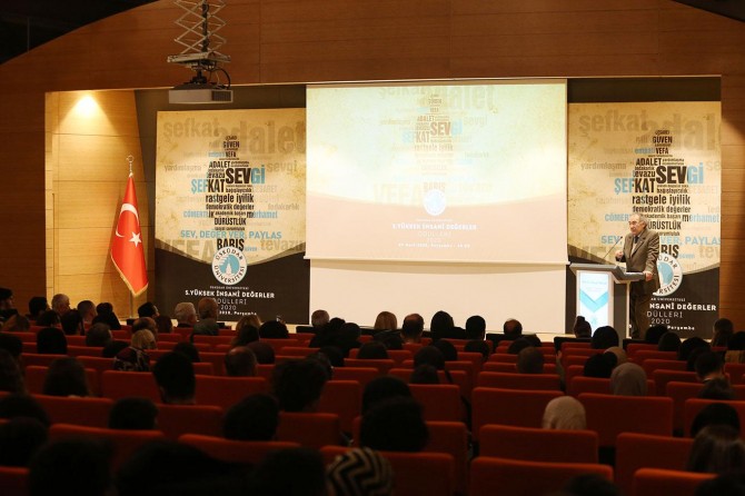 "5’inci Yüksek İnsani Değerler Ödülleri" sahiplerini buldu