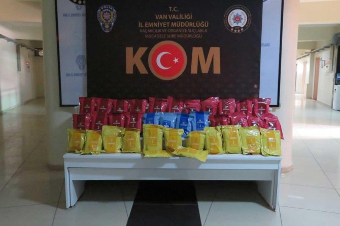 Van'da yaklaşık 2 ton nargile tütünü ele geçirildi