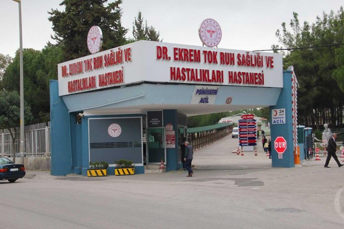 Hastanede oda arkadaşı tarafından gözleri oyuldu