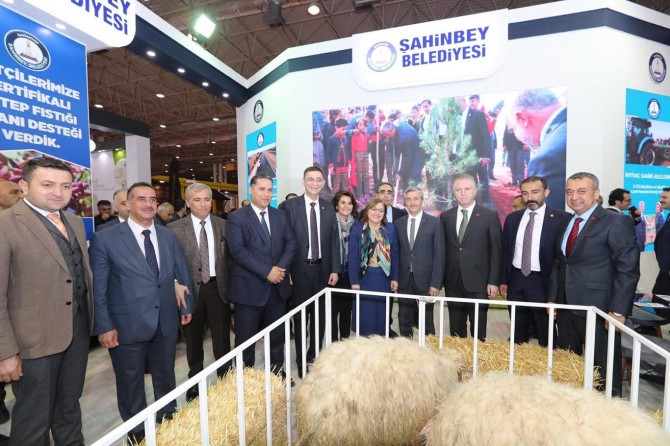 Şahinbey Belediyesinden çiftçilere destek