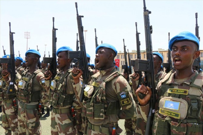 Komando temel eğitimi alan Somali askerleri için tören gerçekleştirildi