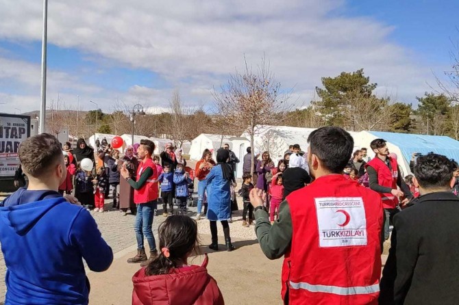Kızılay öğrenci topluluğundan Elazığ’daki depremzede çocuklara psikolojik destek