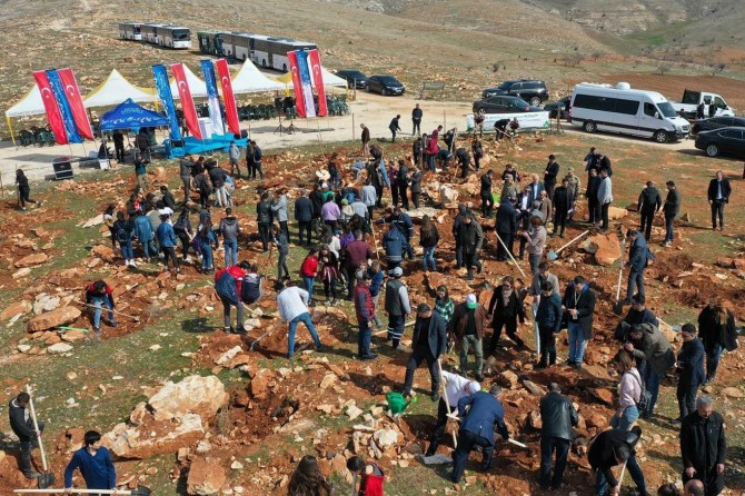 Gaziantep'te "Yeşil şehirler, huzurlu nesiller" projesiyle fidanlar toprakla buluştu