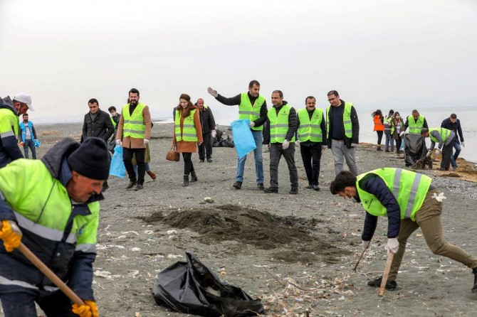 Van Gölü çevresinde bahar temizliği çalışmaları başladı