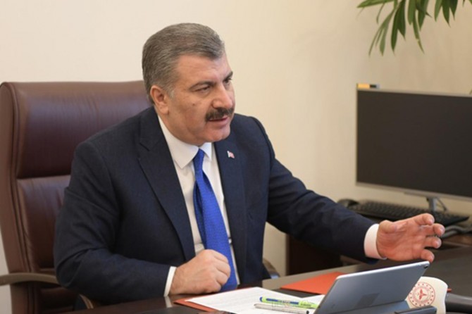 Sağlık Bakanı Koca, yurt dışından dönenlerin 14 gün kuralına uymalarını istedi