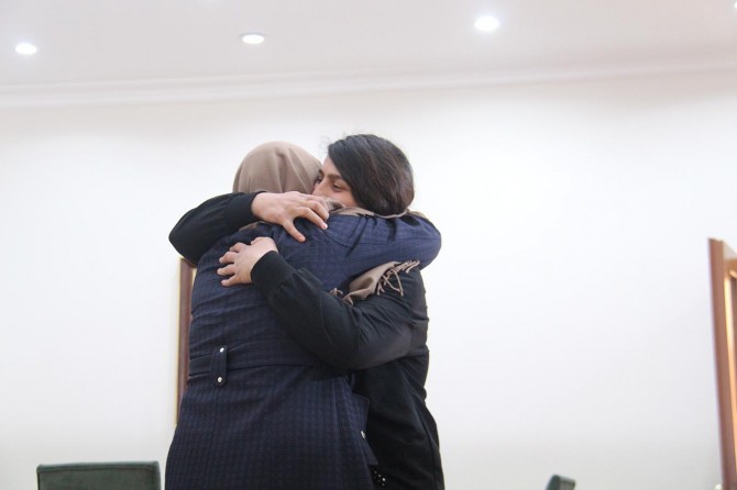 Evlat nöbeti sürdüren bir aile daha çocuğuna kavuştu