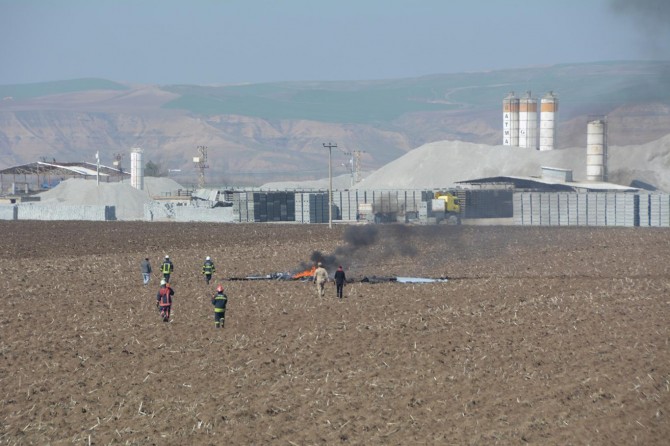 Batman'da boş araziye İHA düştü