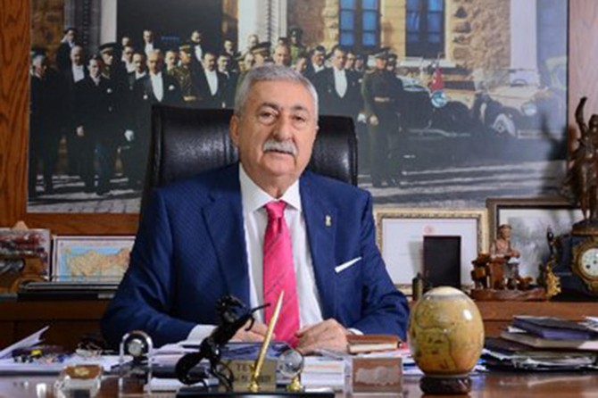 Palandöken: "Petrol fiyatlarındaki düşüş acilen pompaya yansıtılmalı"