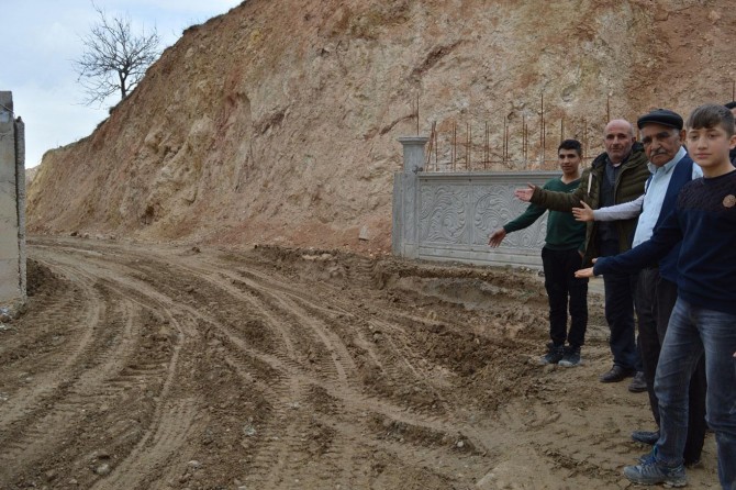 HDP'li Siirt Belediyesine çamurlu yol ve altyapı tepkisi