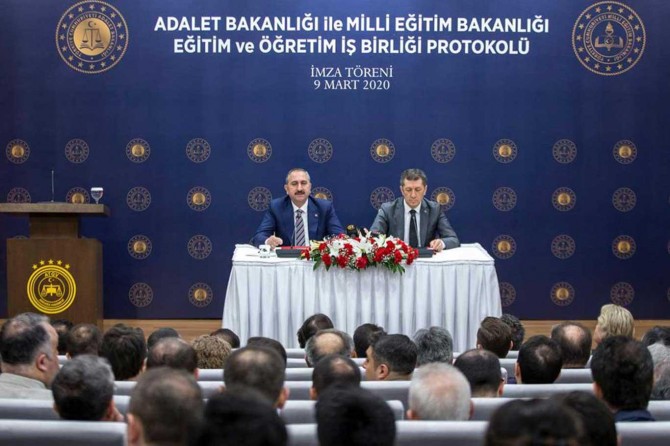 Adalet Bakanlığı ile Millî Eğitim Bakanlığı arasında eğitim işbirliği protokolü imzalandı