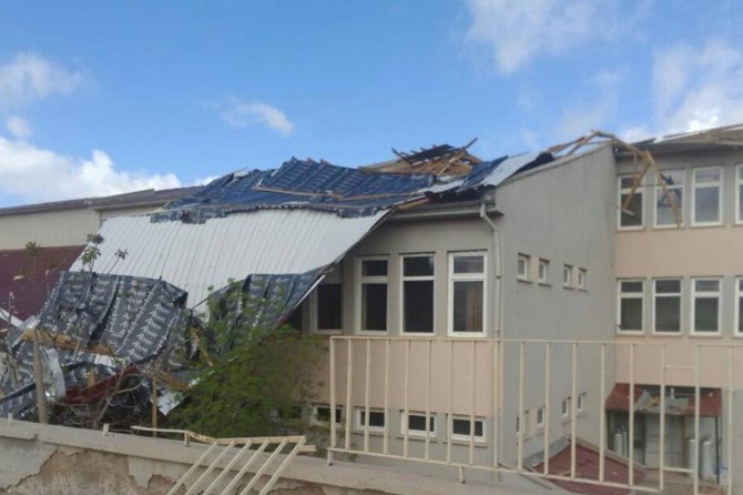 Fırtına nedeniyle Konya'nın 2 ilçesinde okullar tatil edildi