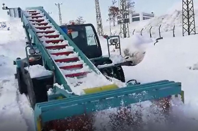 Bitlisli girişimci İbrahim usta yerli kar küreme aracı hayalini gerçekleştirdi
