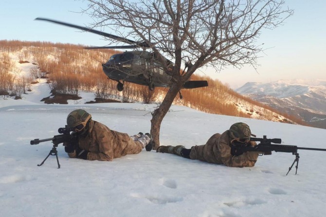 Bitlis kırsalında araziye gizlenmiş patlayıcı ele geçirildi