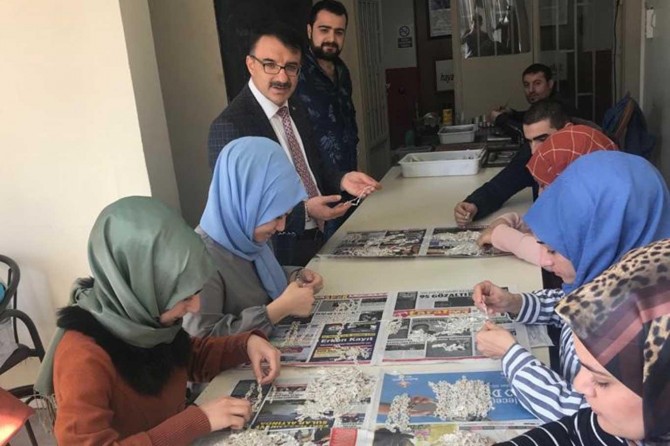 Batman'da kadınlar gümüş işlemeciliğinde meslek öğreniyor