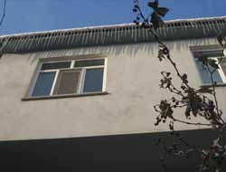 Çatılardan Sarkan Buzlar Tehlike Saçıyor
