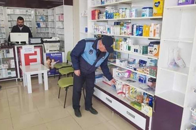 Corona virüsü nedeniyle Adıyaman'da eczanelerde maske kontrolü yapıldı