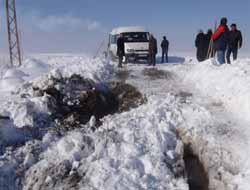 Muş'ta Yollardaki Buzlanma Kazalara Neden Oluyor Video