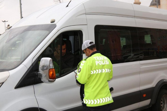 Eksikliği tespit edilen 660 okul servisi trafikten men edildi