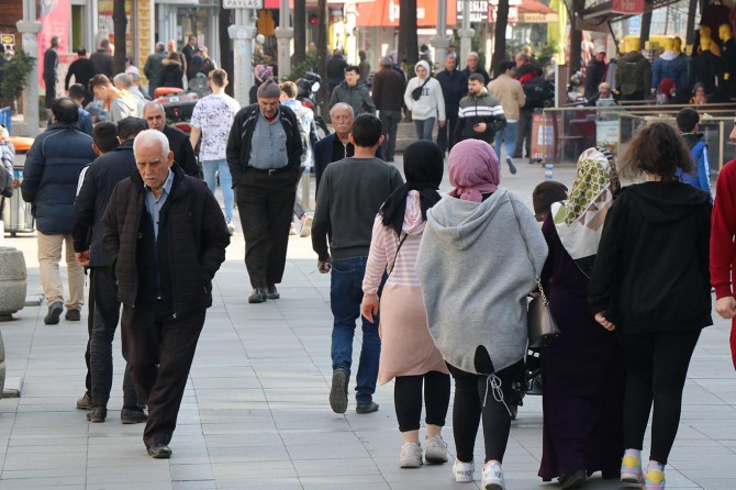 İstanbullular uzmanların "dışarı çıkmayın" uyarısına aldırış etmedi