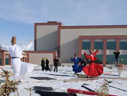 Kar Üstünde Minimal Kurgu Sergisi