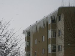 Van'da Buz Sarkıtları Tehlike Saçıyor Foto
