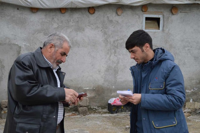 Ağrı'da PTT, evde kalan yaşlı ve engellilerin maaşlarını evlerine teslim ediyor