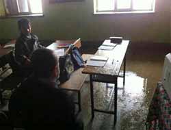 Bismil'de Çatısı Damlayan Okulda Yağmur Tatili