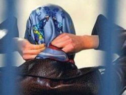 Başörtüsünü zorla açtıran polis haksız bulundu