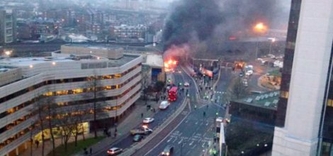 Londra'nın içinde helikopter düştü foto