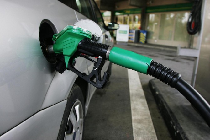 Benzine 13 kuruş zam yapıldı