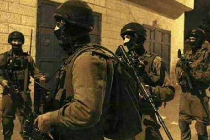 Zionist gangs spit at Palestinian houses amid coronavirus outbreak