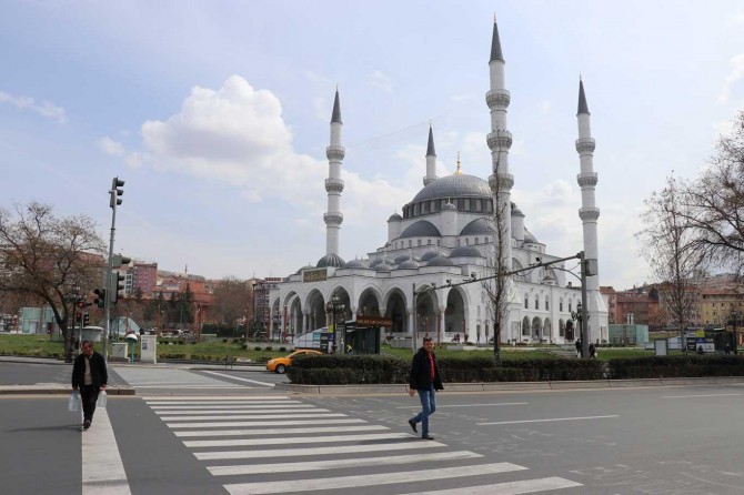 Coronavirus tedbirleri nedeniyle Ankara sessizliğe büründü