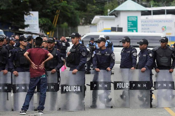 Orta Amerika’da Coronavirus önlemlerini ihlal eden binlerce kişi gözaltına alındı