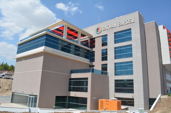 Batman Barosu: Hâkim, savcı odalarının kapıları avukatlara kapatılmakta