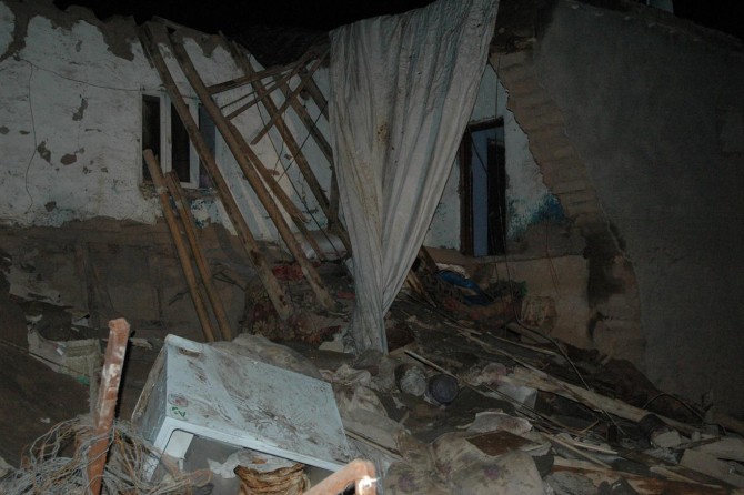 Diyarbakır'da kerpiç ev çöktü: 2 kardeş hayatını kaybetti
