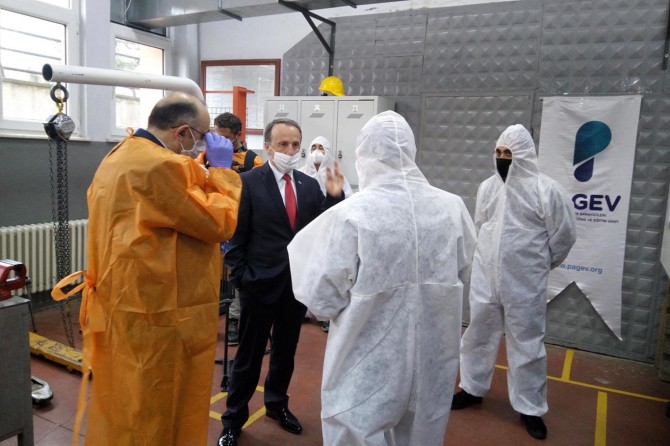 Gönüllü öğretmenler hastane ve huzurevleri için tek kullanımlık ürün üretecek