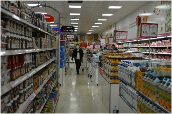 Batman’da, market ve pazarlarda zorunlu hale getirilen maske takma uygulamasına geçildi