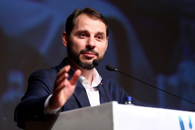 Bakan Albayrak: Ücretsiz izne çıkarılanlar için maaş desteği başlatacağız