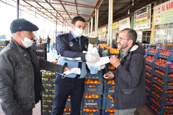 Viranşehir'de ücretsiz maske dağıtımı yapılıyor