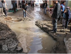 Müdahale Edilmeyen Kanalizasyon Suyu Mahalleyi Bastı (Foto)