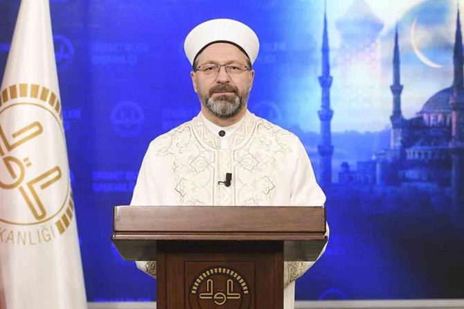 DİB Erbaş'tan teravih açıklaması: "Cemaatle namaza verilen ara Ramazan'da da sürecek"